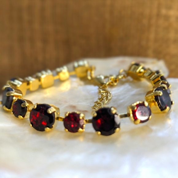 31.69 Natural Deep Garnet in Yellow Gold Plated Bracelet - Picture 1 of 5